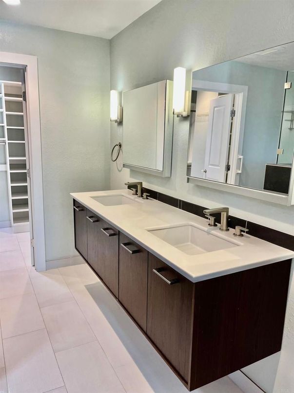Bathroom, Dual Sink Vanities, Interior