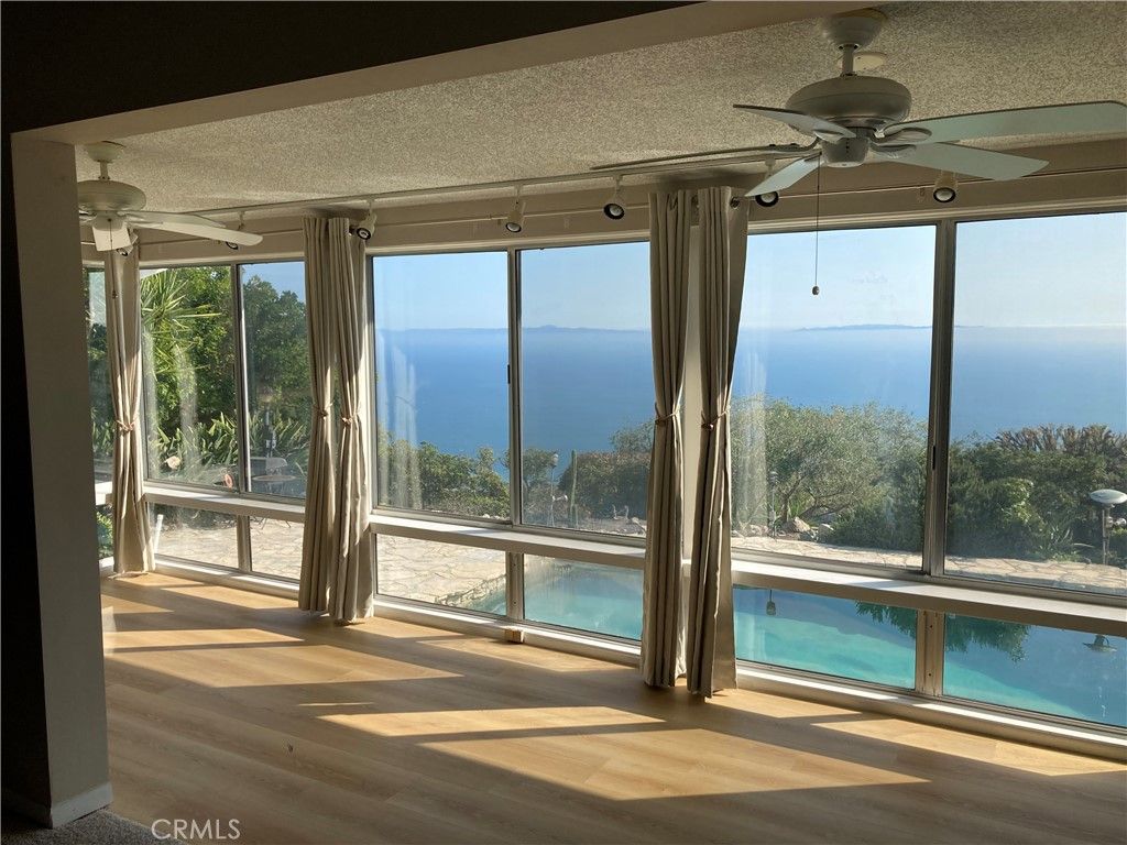 Interior, Sun Room, Water, Wood Texture Flooring