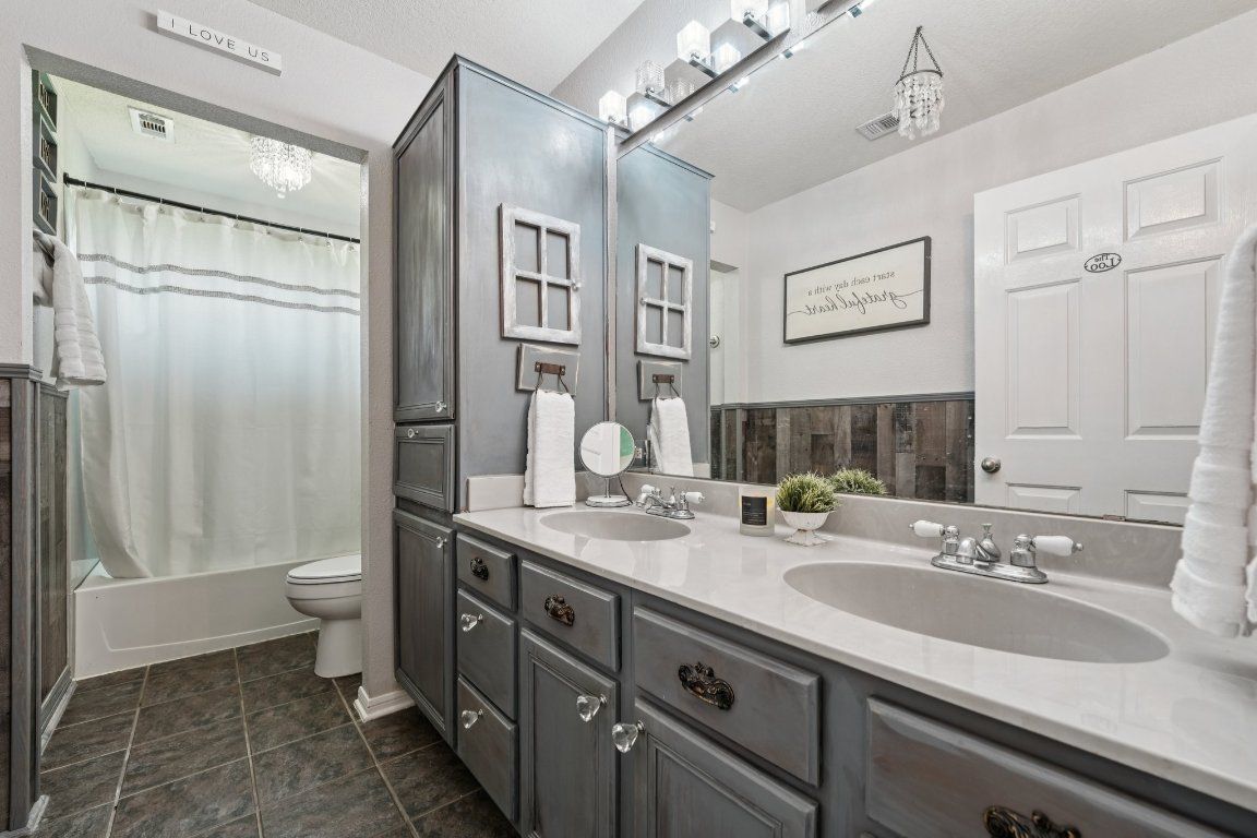 Bathroom, Dual Sink Vanities, Interior