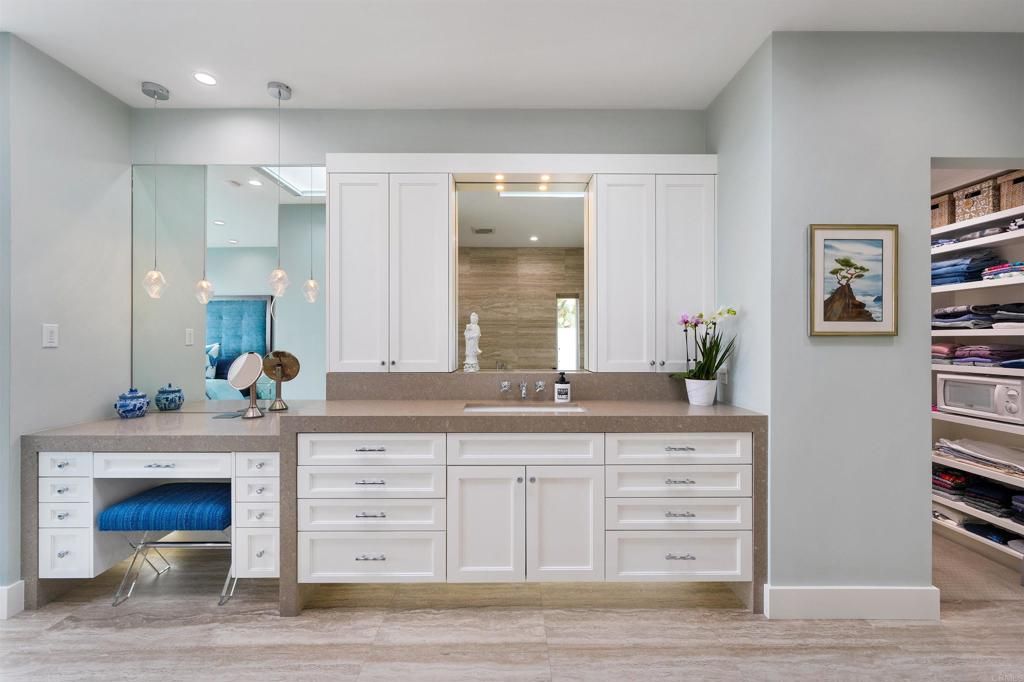 Interior, Pendant Lights, Recessed Lighting, Wood Texture Flooring