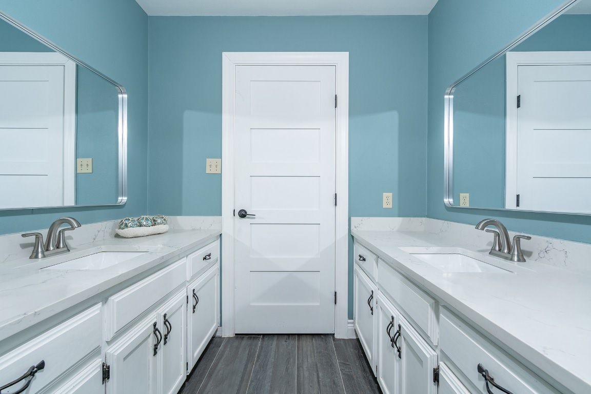 Bathroom, Dual Sink Vanities, Interior, Wood Texture Flooring
