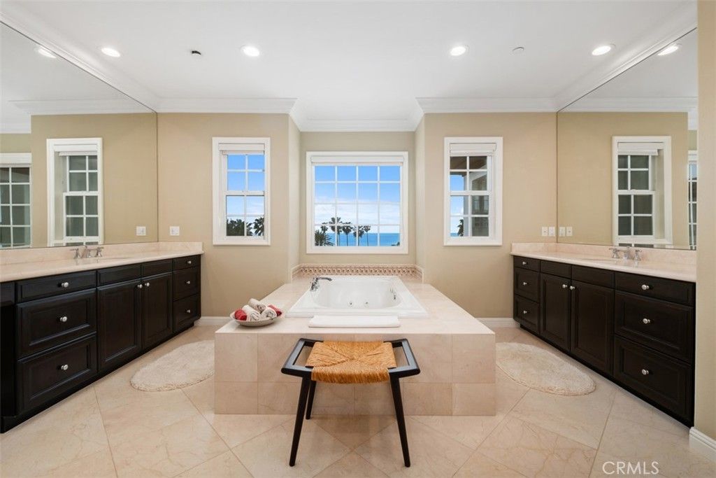 Bathroom, Dual Sink Vanities, Interior, Recessed Lighting, Water