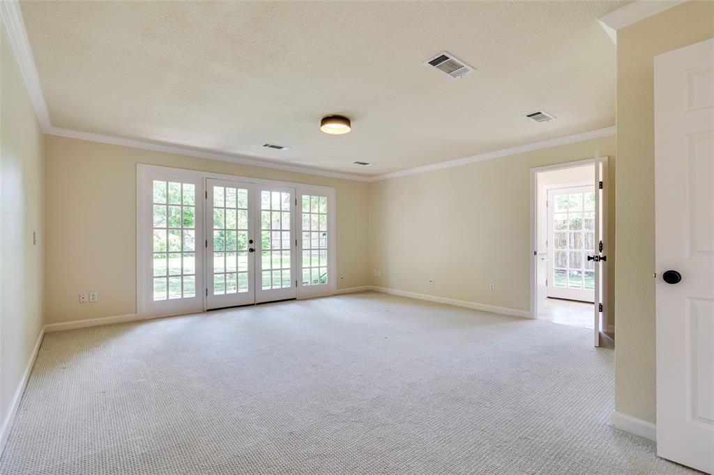 Empty room, Interior
