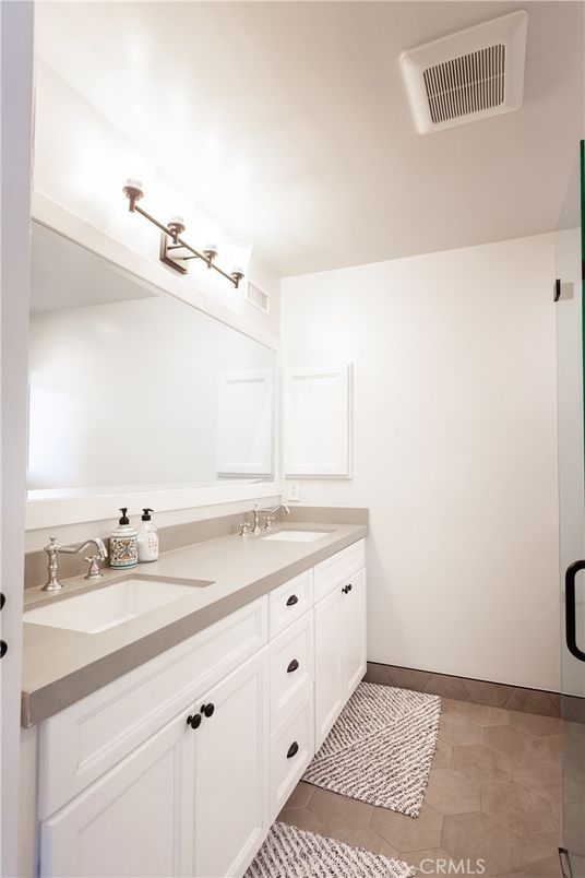 Bathroom, Dual Sink Vanities, Interior