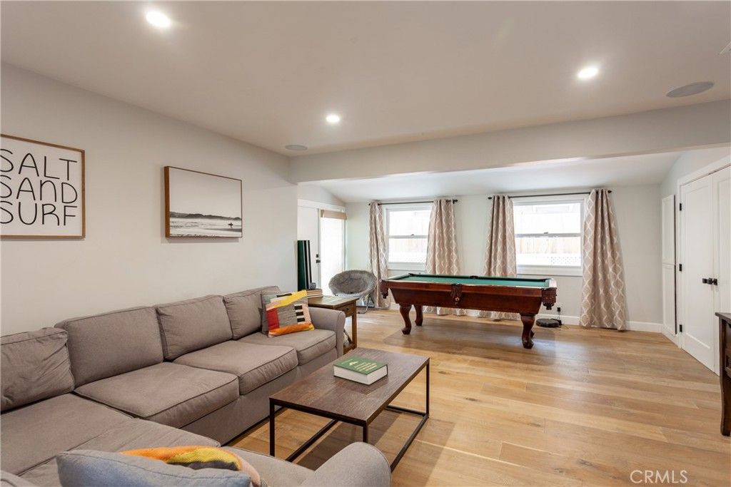 Billiard Table, Game Room, Interior, Living room, Recessed Lighting, Wood Texture Flooring