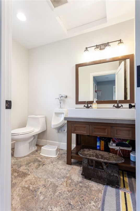 Bathroom, Dual Sink Vanities, Interior, Recessed Lighting