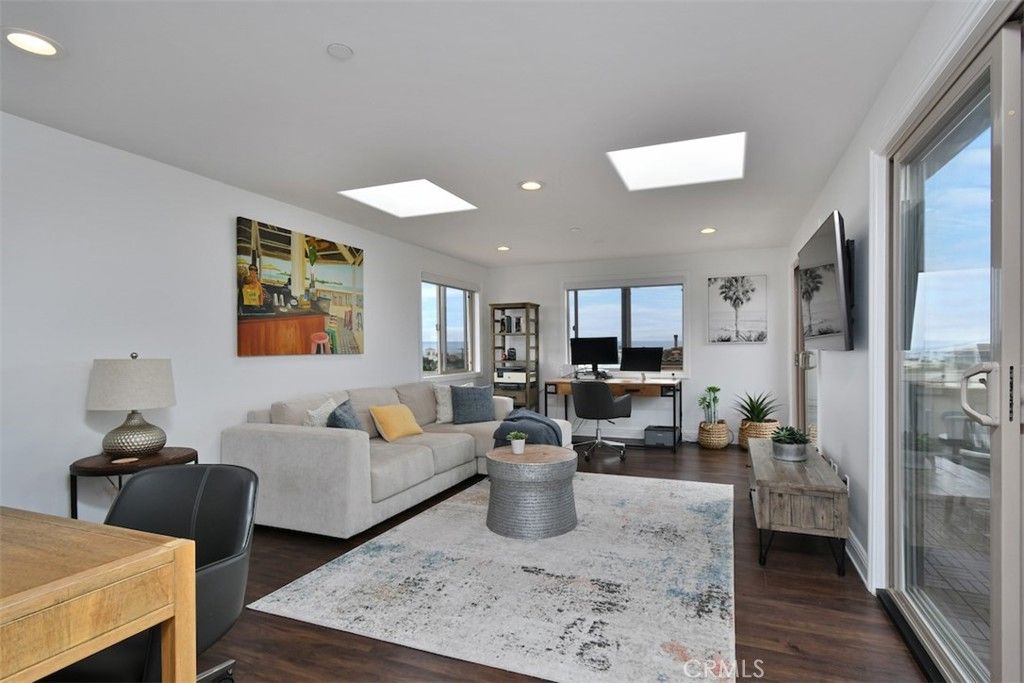 Home Office, Interior, Living room, Recessed Lighting, Wood Texture Flooring