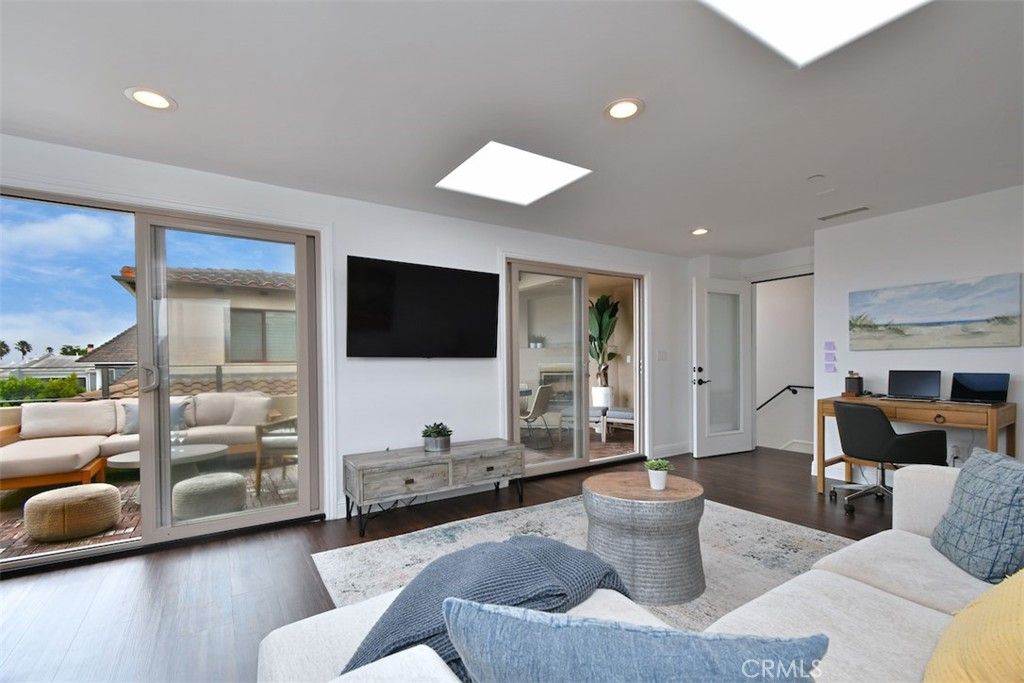 Home Office, Interior, Living room, Recessed Lighting, Wood Texture Flooring