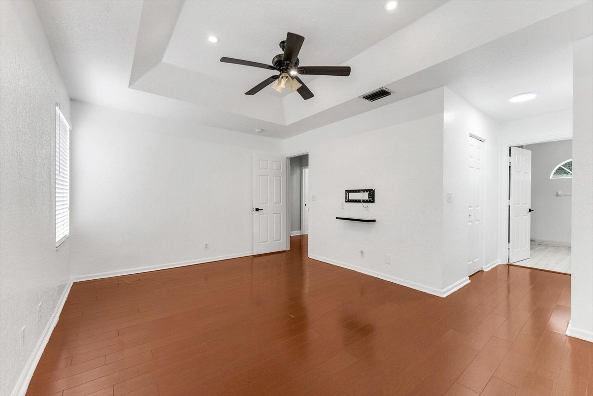 Empty room, Interior, Recessed Lighting, Wood Texture Flooring