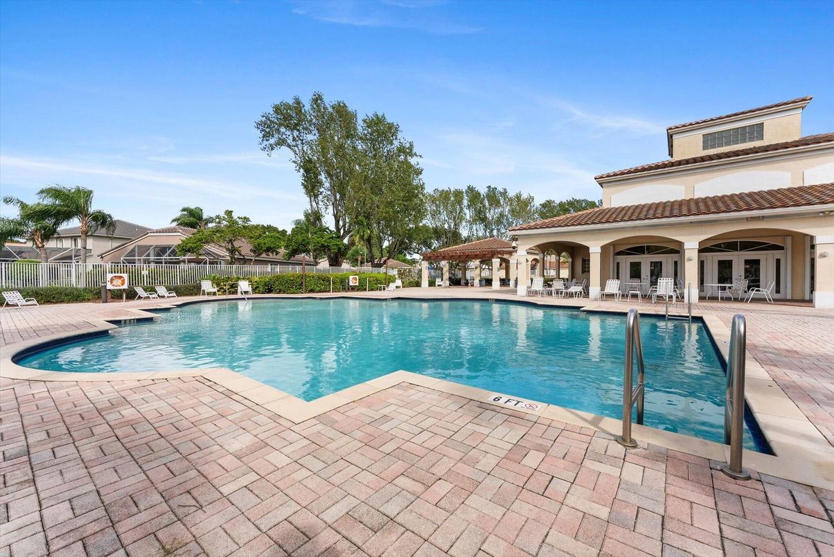 Exterior, Pool