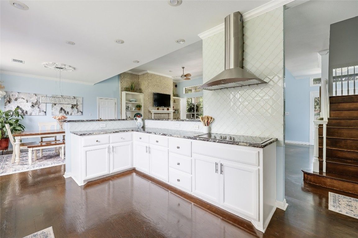 Dining room, Interior, Kitchen, Pendant Lights, Recessed Lighting, Wood Texture Flooring
