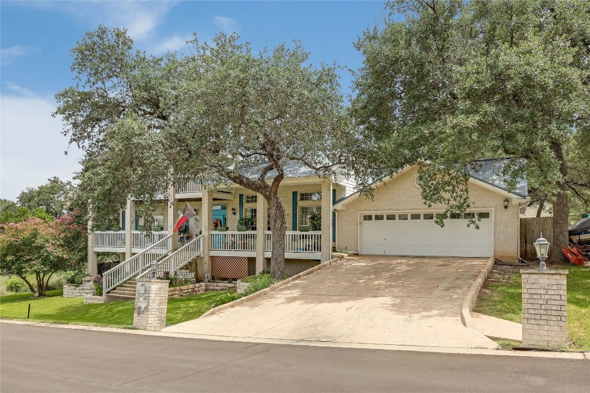 Attached, Exterior, Facade, Ranch