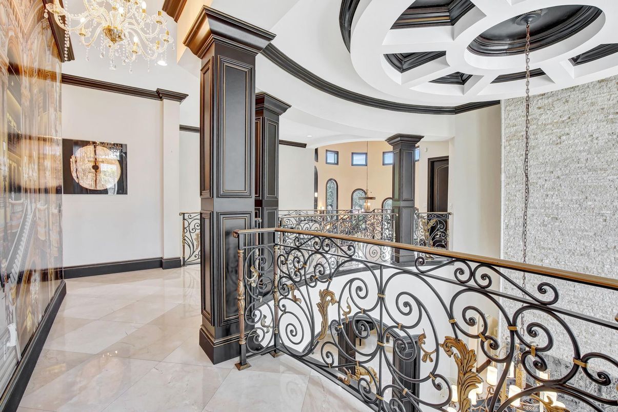 Chandelier, Interior