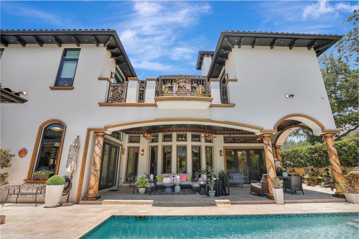 Exterior, Pool
