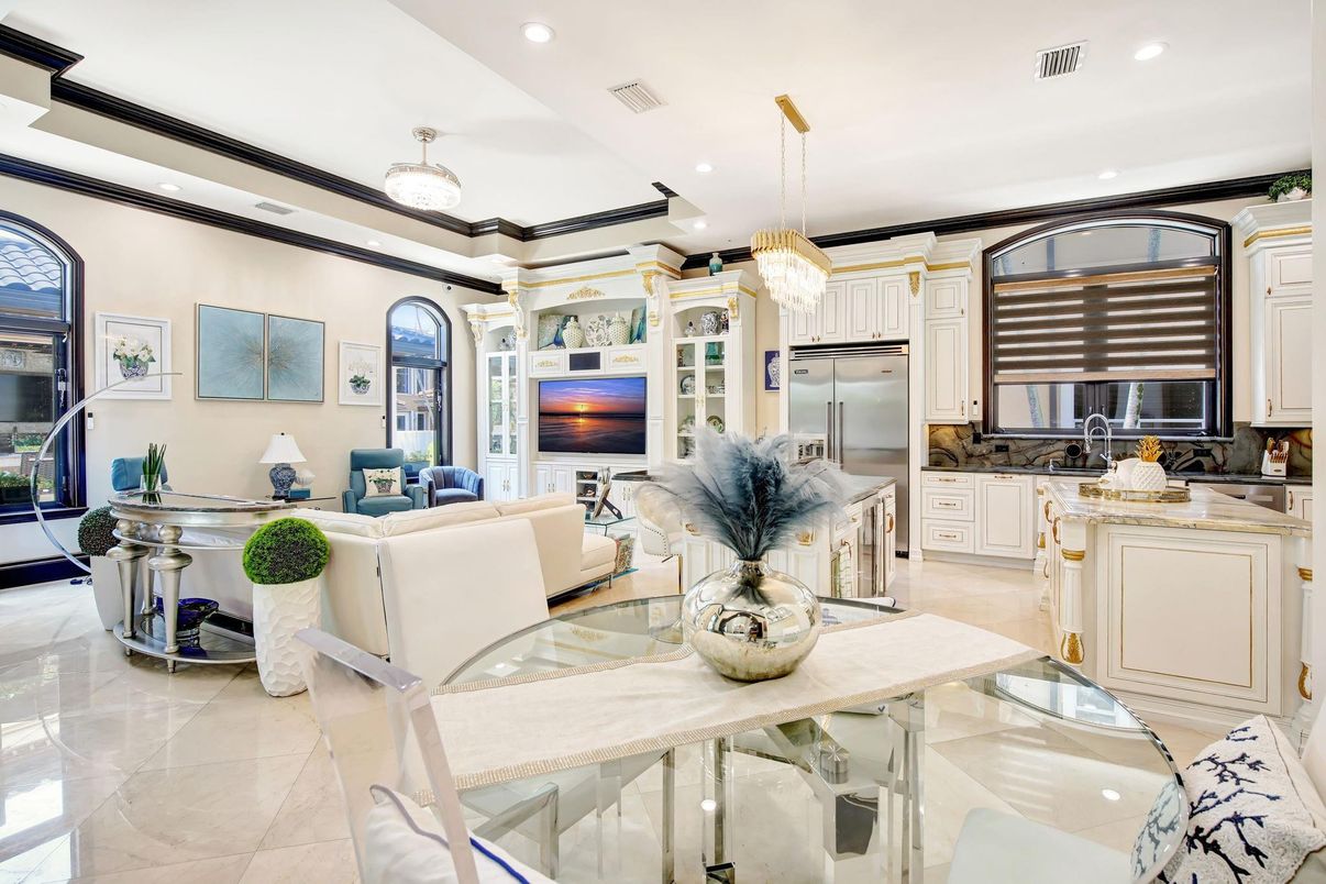 Chandelier, Dining room, Interior, Kitchen, Living room, Pendant Lights, Recessed Lighting, Stainless Steel Appliances