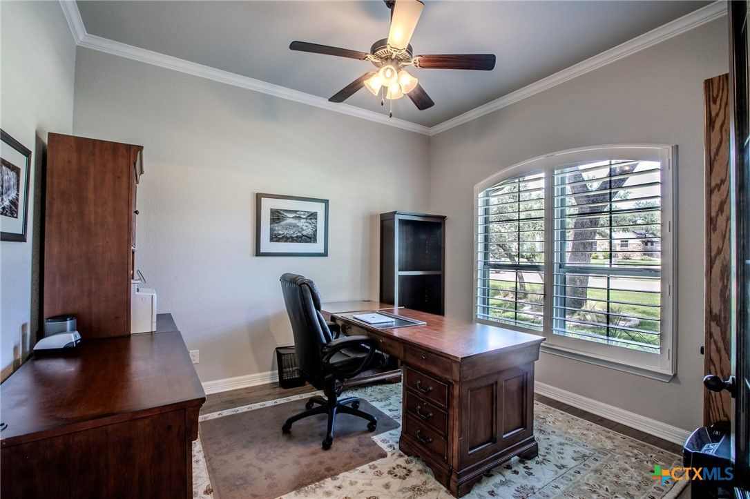 Home Office, Interior