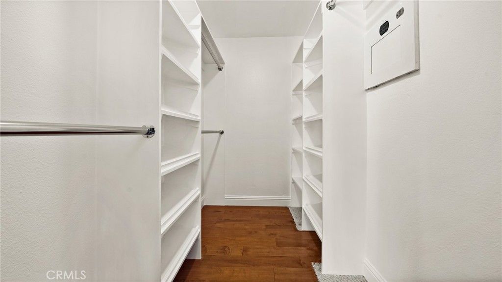 Interior, Walk-in Closets, Wood Texture Flooring