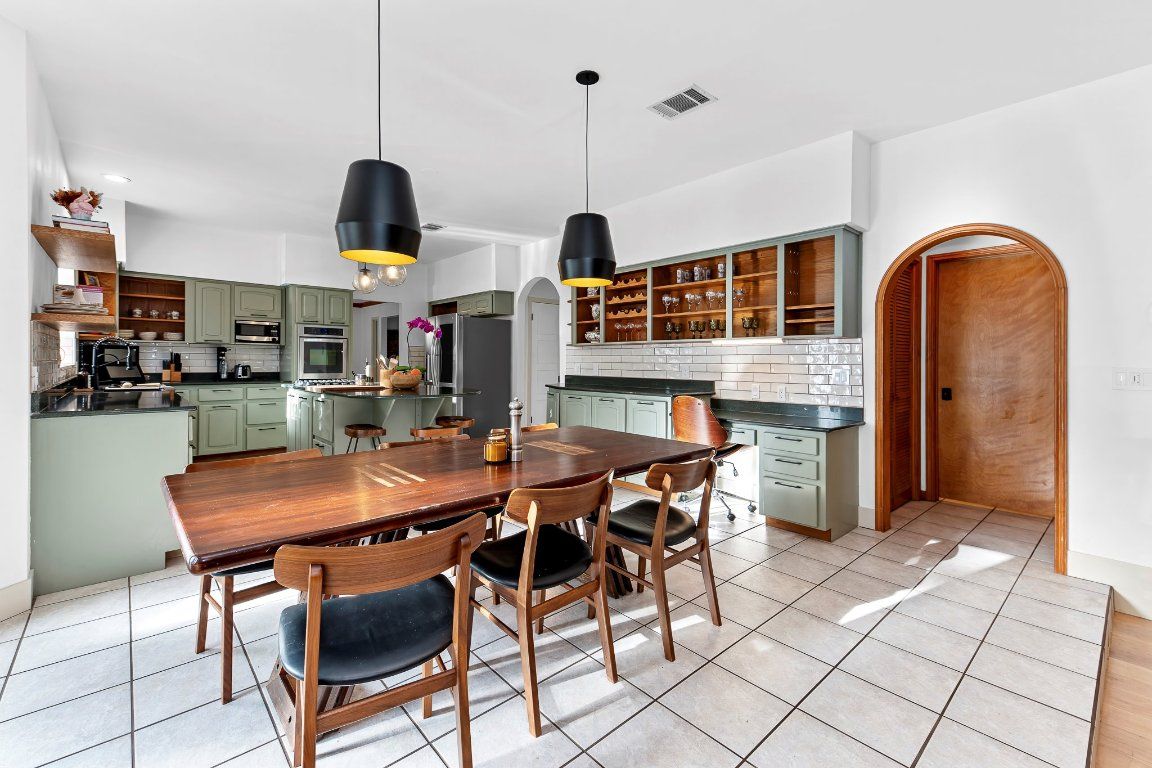 Dining room, Interior, Kitchen, Pendant Lights, Recessed Lighting, Stainless Steel Appliances