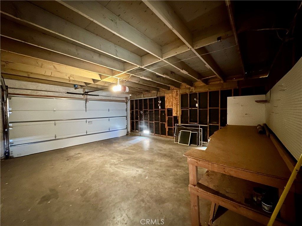 Garage, Interior, Wooden Beams