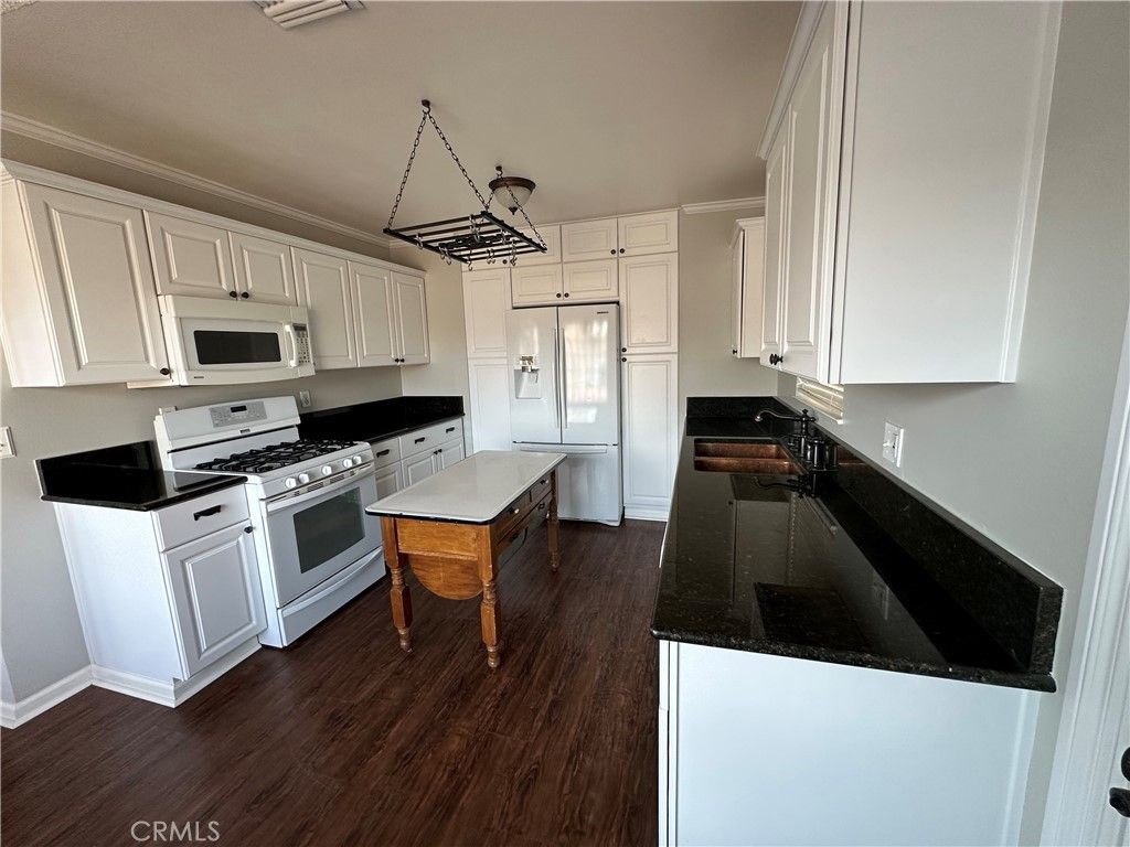 Interior, Kitchen, Pendant Lights, Wood Texture Flooring