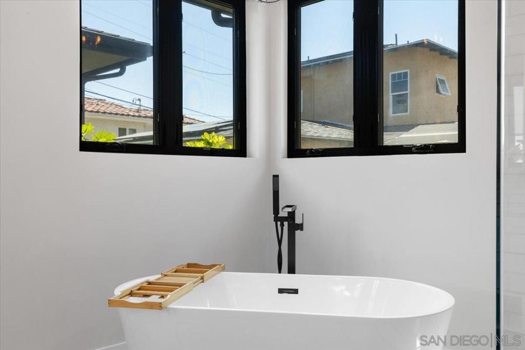 Bathroom, Free Standing Baths, Interior