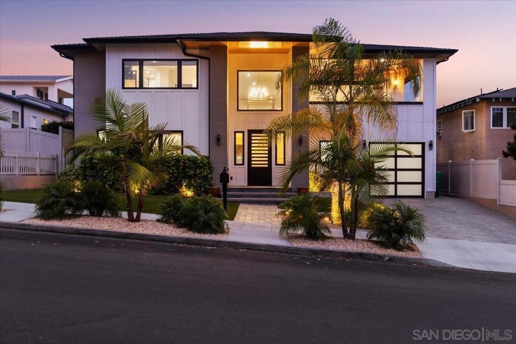 Attached, Exterior, Facade, Modern