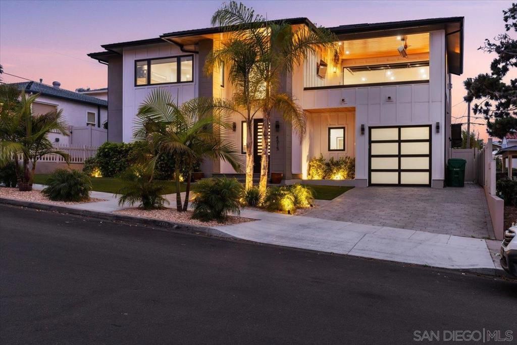 Attached, Exterior, Facade, Modern