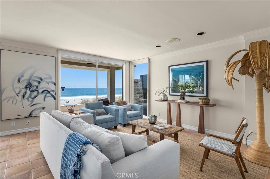 Interior, Living room, Water