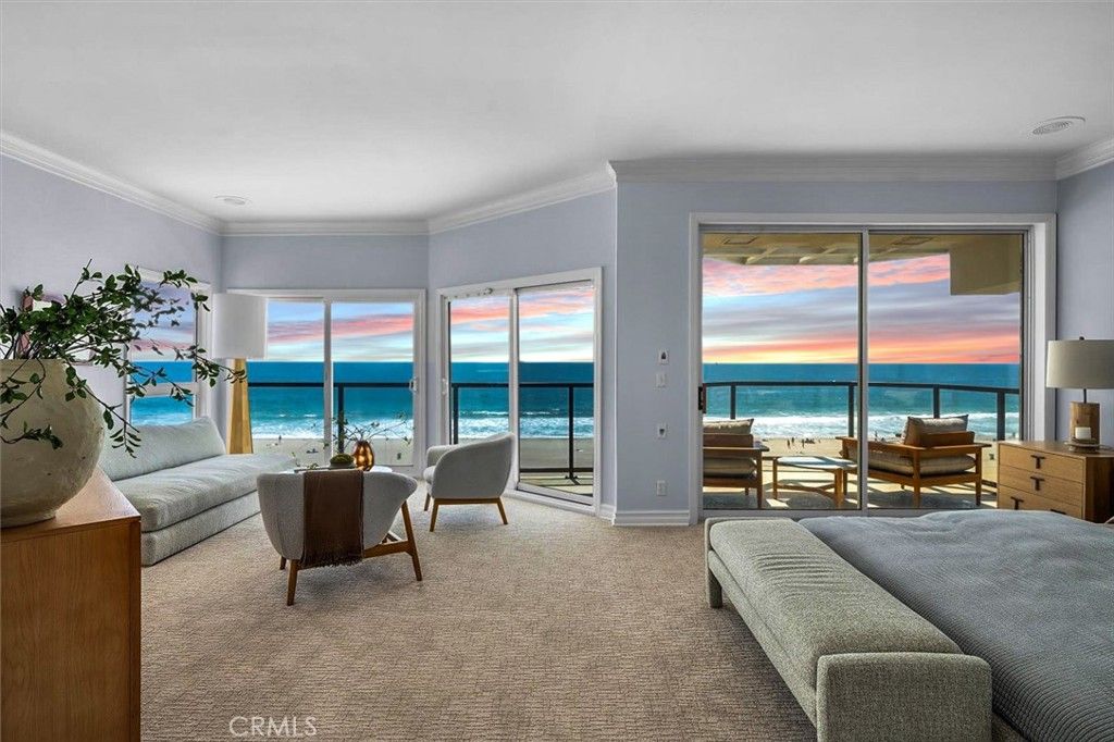 Interior, Living room, Water