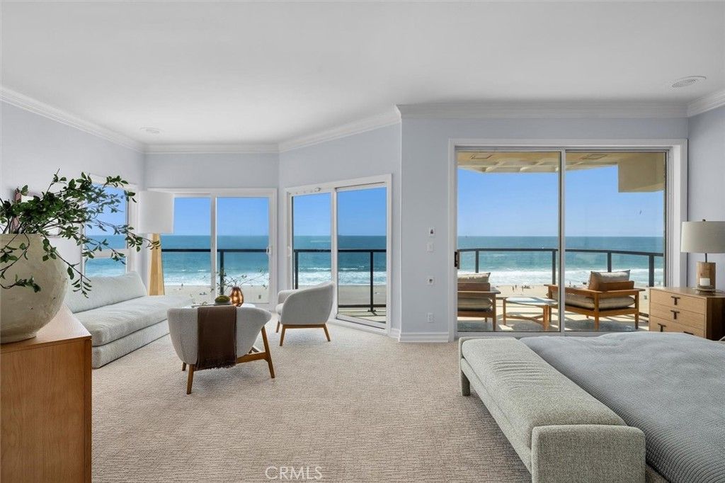 Interior, Living room, Water