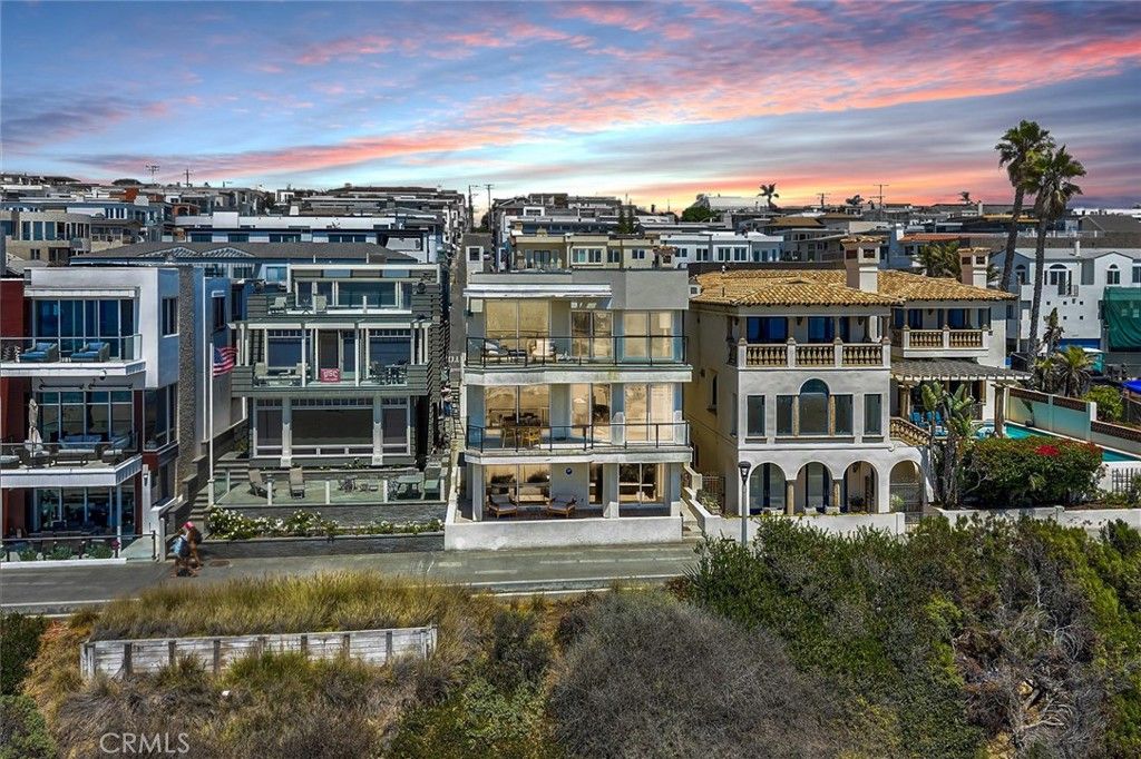 Exterior, Facade, Condo Building