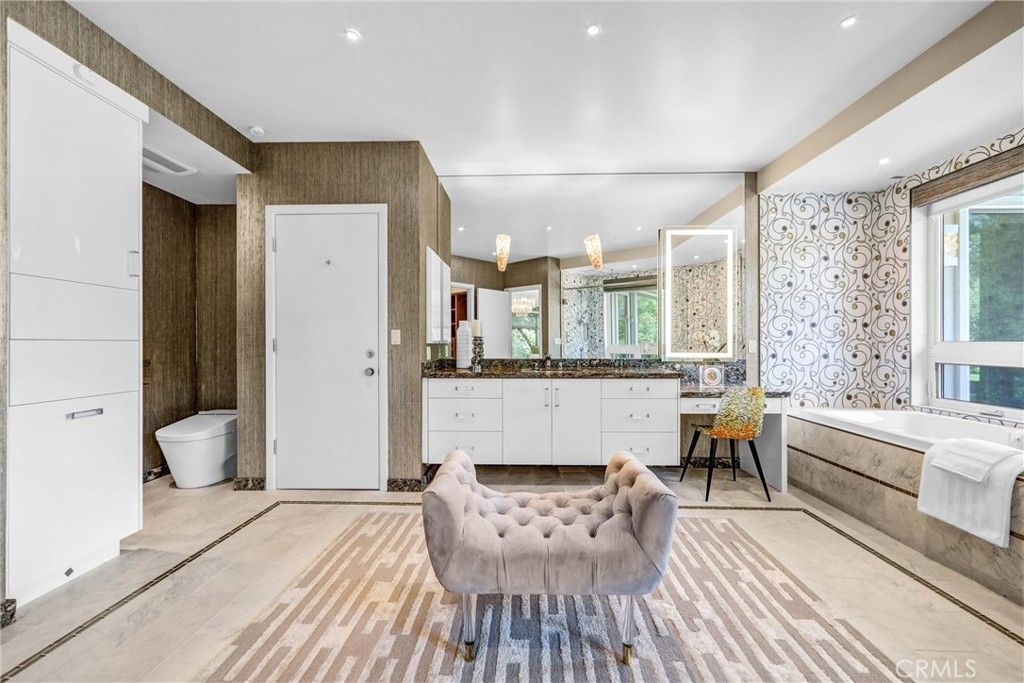 Bathroom, Interior, Recessed Lighting
