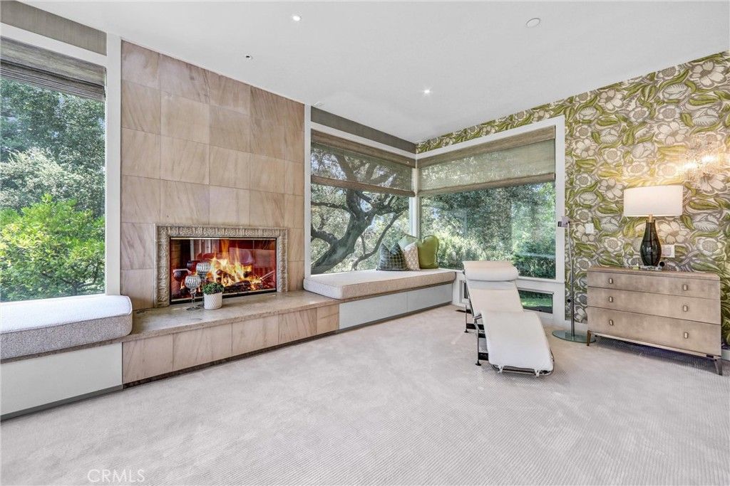 Fireplace, Interior, Recessed Lighting
