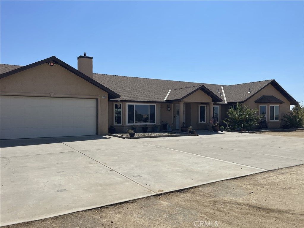 Attached, Exterior, Facade, Ranch