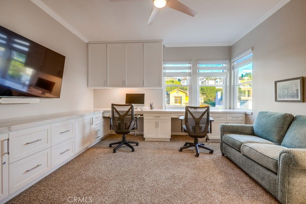 Home Office, Interior