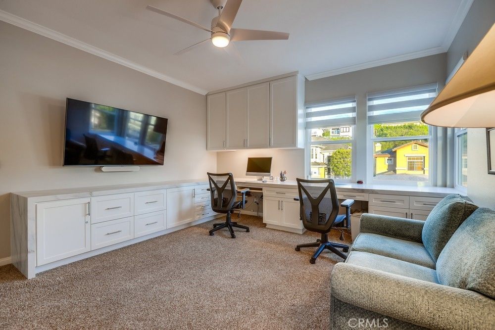 Home Office, Interior