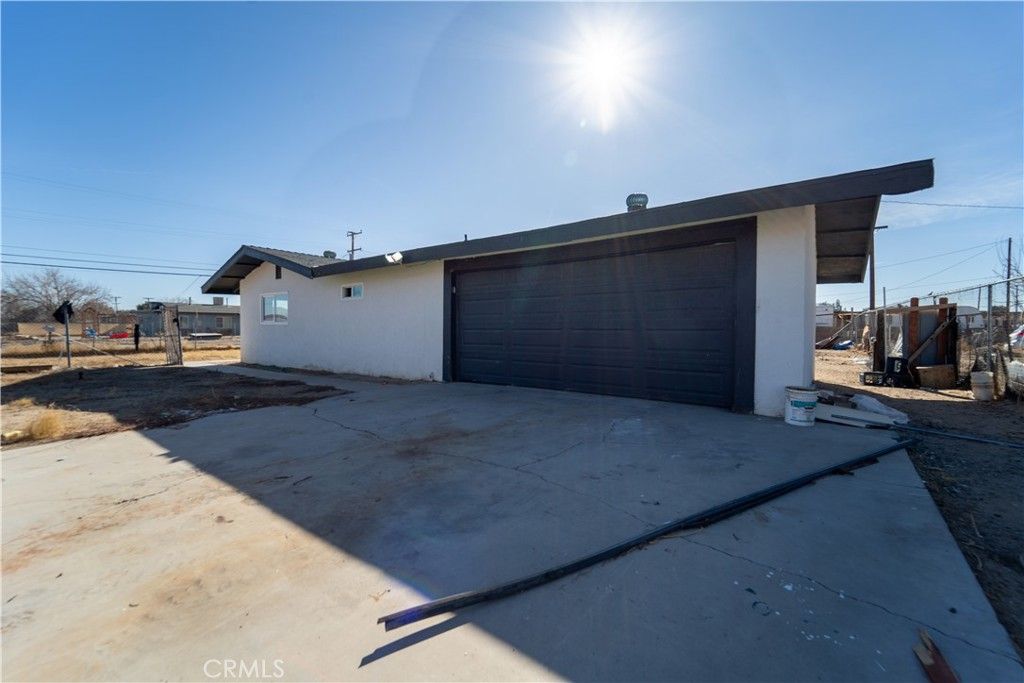 Detached Garage, Exterior