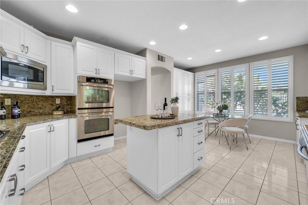 Dining room, Interior, Kitchen, Recessed Lighting, Stainless Steel Appliances