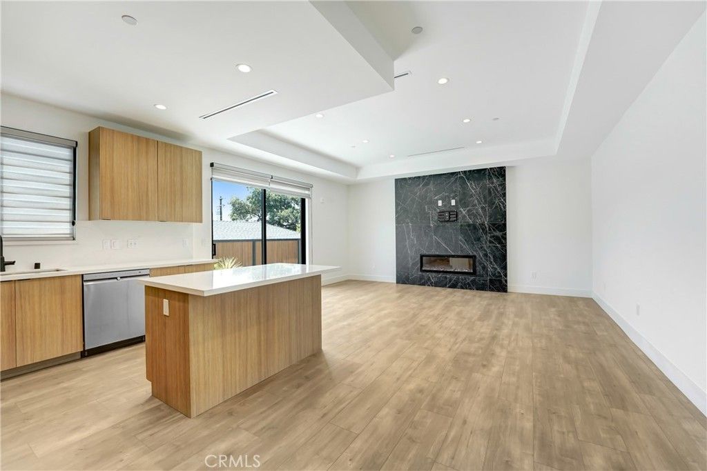 Fireplace, Interior, Kitchen, Marble Walls, Recessed Lighting, Wood Texture Flooring