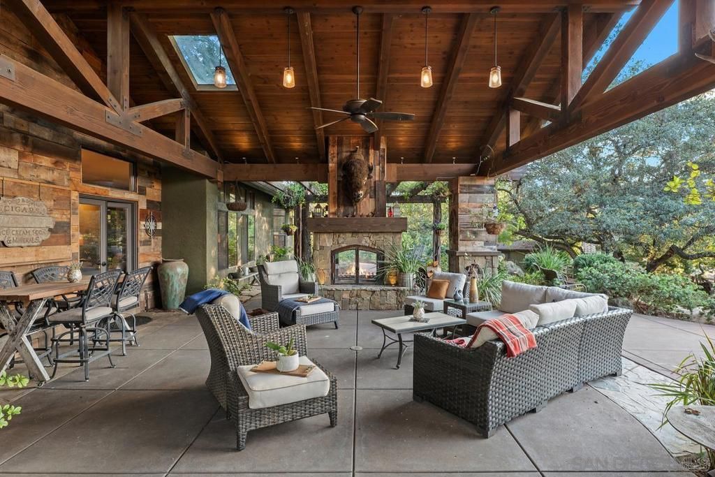 Exterior, Fireplace