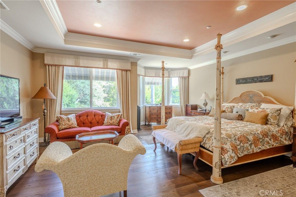 Bedroom, Interior, Living room, Recessed Lighting, Wood Texture Flooring