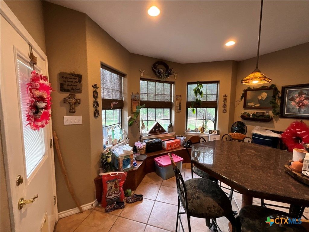 Dining room, Interior, Pendant Lights, Recessed Lighting