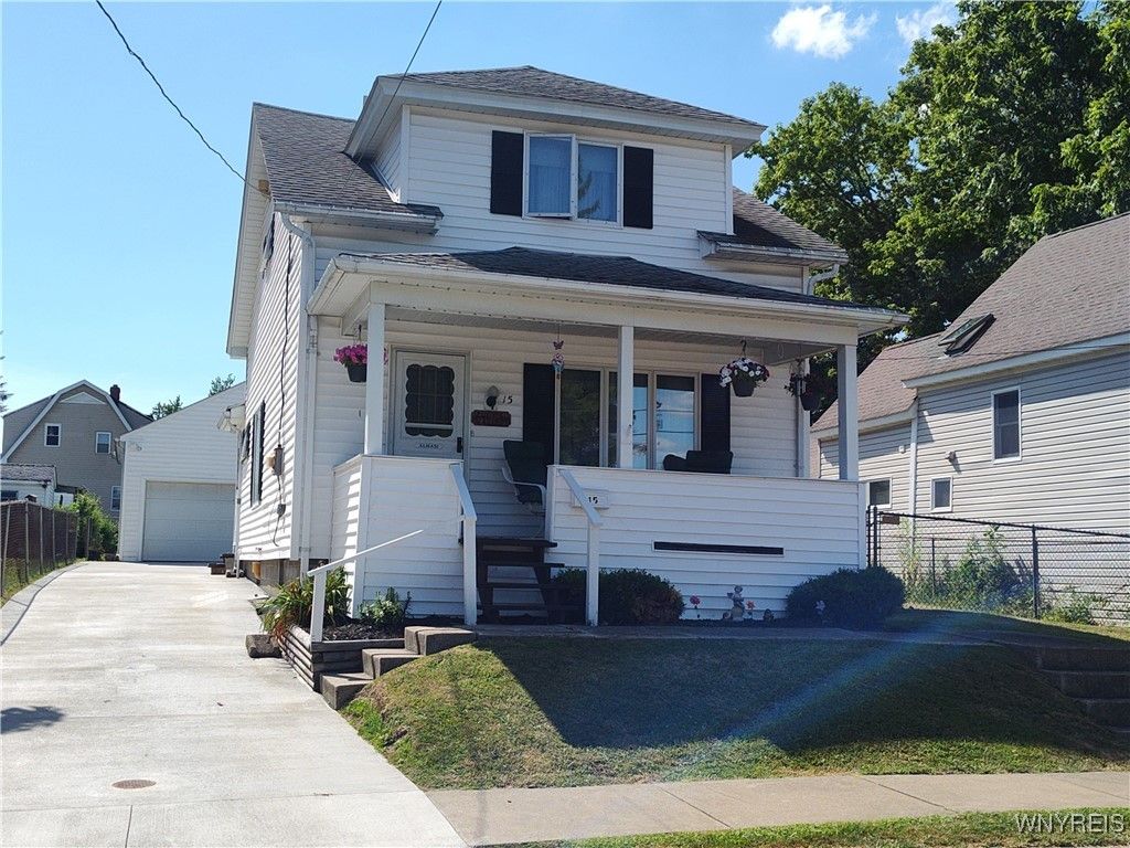 Exterior, Facade, American Foursquare