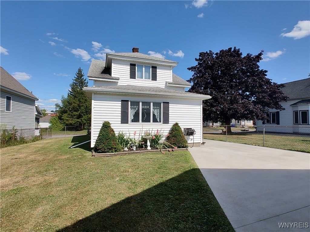 Backyard, Exterior, Facade, American Foursquare