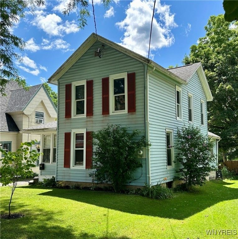 Exterior, Facade, Queen Anne Victorian