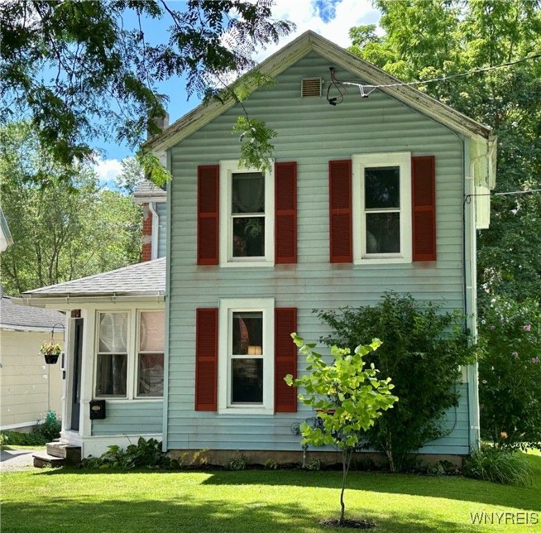 Exterior, Facade, Queen Anne Victorian