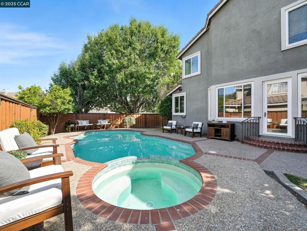 Exterior, Hot Tub, Pool