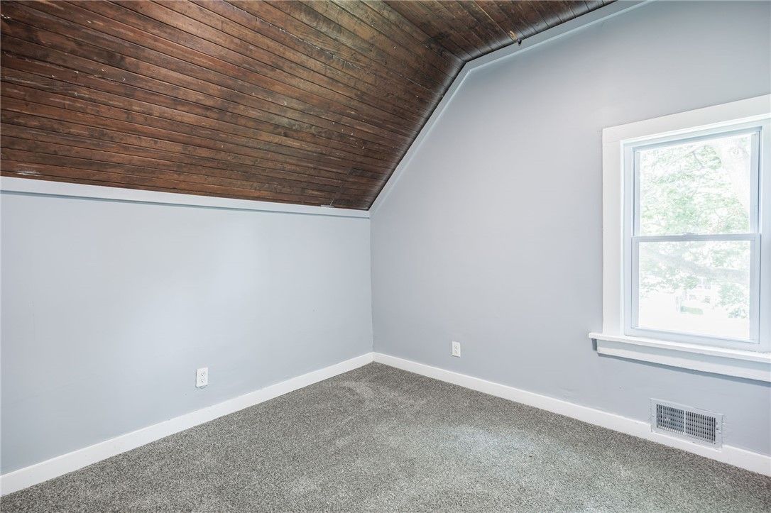 Empty room, Interior, Wooden Ceilings
