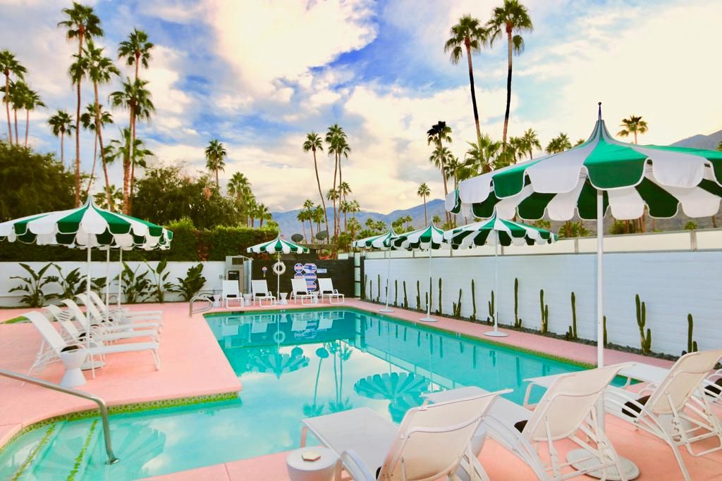 Exterior, Pool