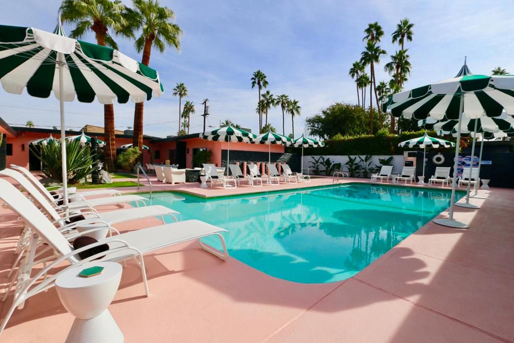 Exterior, Pool